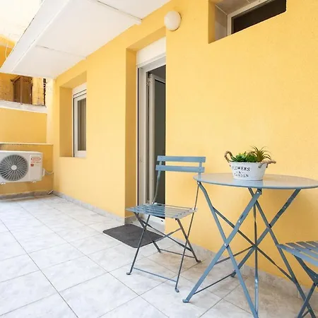 Minimal In The Heart Of The Saloniki