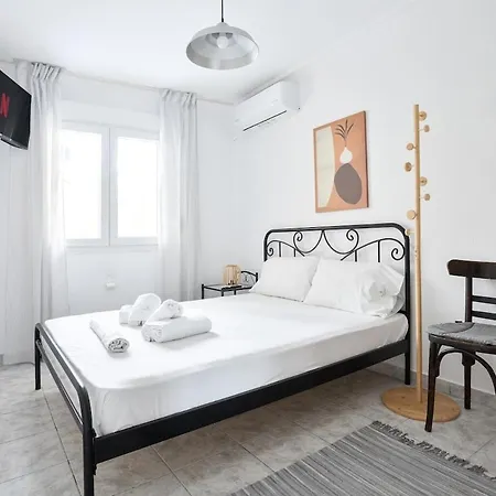 Minimal In The Heart Of The Salonicco