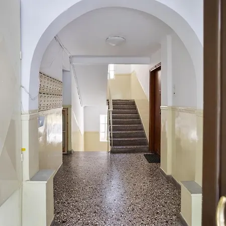 Minimal In The Heart Of The * سالونيك