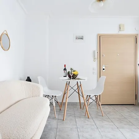 Minimal In The Heart Of The テッサロニキ